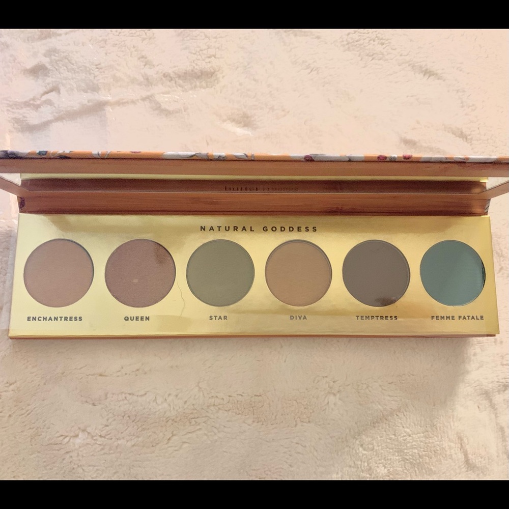 Eyeshadow 💰 - Picture 2 of 2